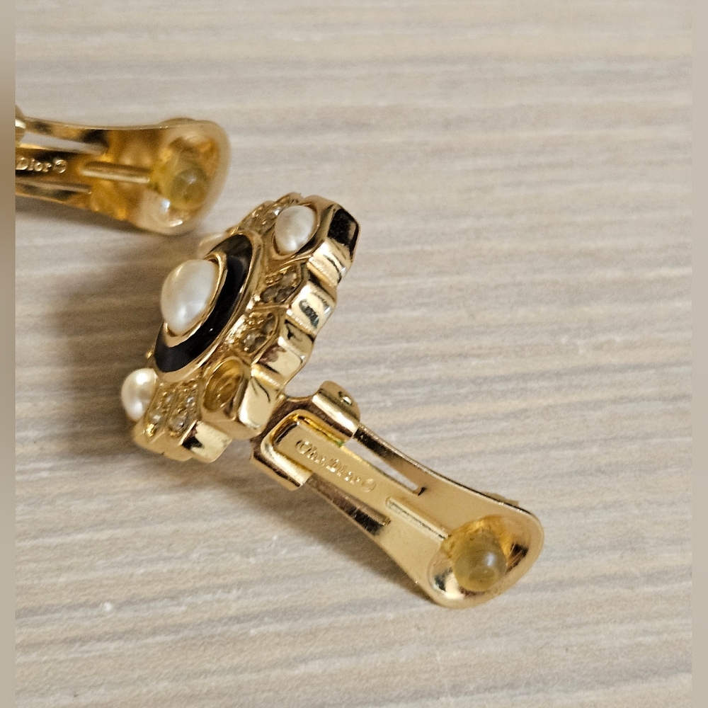 Christian Dior Vintage Oval Faux Pearl Rhinestone Gold Tone Clip On Earrings - Picture 7 of 9